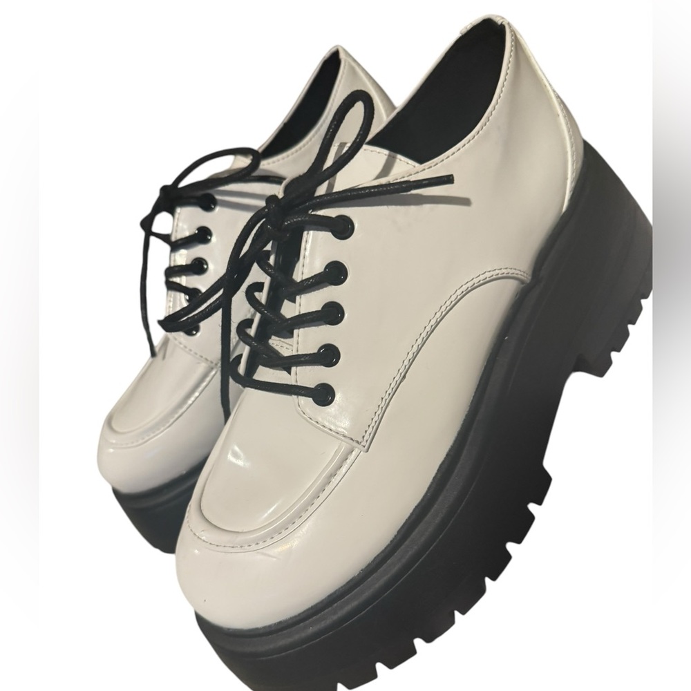 BRAND NEW MADDEN GIRL Black and White Platform Oxfords SIZE 6